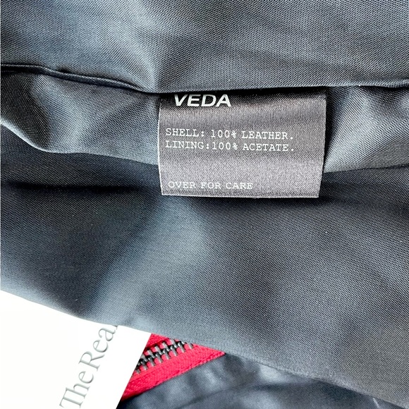 NWT! Veda
Lambskin Leather Mini Skirt
In VIBRANT RED
Size: Small
Brand New❣️ - Picture 14 of 17